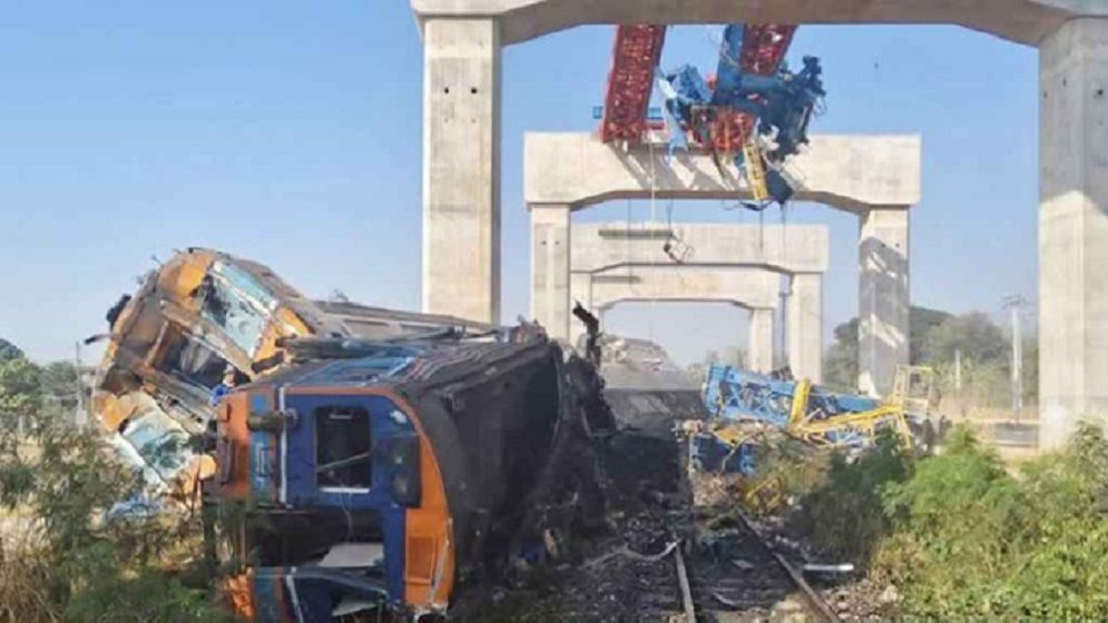 থাইল্যান্ডে ট্রেনের ওপর ক্রেন ভেঙে পড়ে ২২ জন নিহত