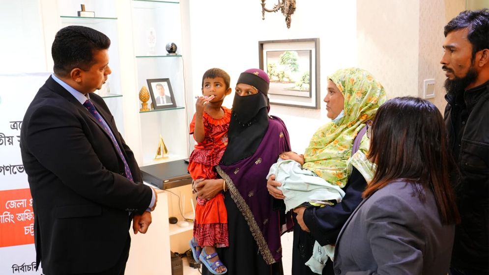 উদ্ধার হওয়া অসুস্থ শিশুদের দায়িত্ব নিলেন ডিসি