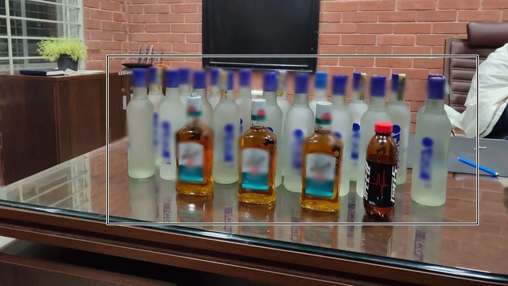 জাবিতে বিদেশি মদসহ আটক সেই শিক্ষার্থী বহিষ্কার