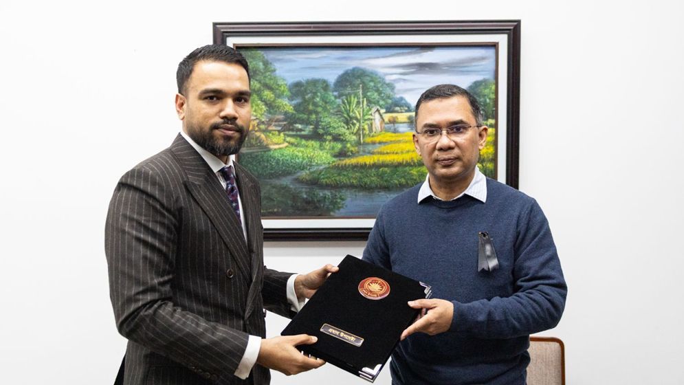 খালেদা জিয়ার মৃত্যুতে প্রধান উপদেষ্টার শোকবার্তা তারেক রহমানের কাছে হস্তান্তর