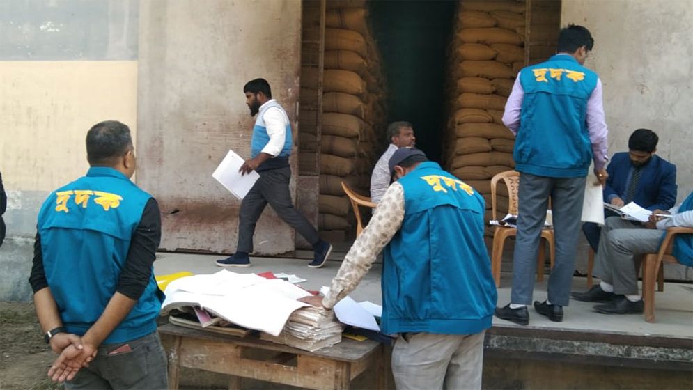 কুড়িগ্রাম খাদ্য গুদামে দুদকের অভিযান, ৫২১ টন ধান উধাও