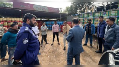 বাঞ্ছারামপুরে বেশি দামে এলপিজি গ্যাস বিক্রি করায় জরিমানা