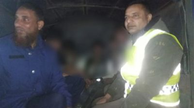 সোনারগাঁয়ে ৮ শ্রমিককে ডাকাত আখ্যা দিয়ে গণধোলাই দিয়ে পুলিশে সোপর্দ