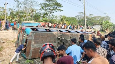 বাস-অটোরিকশার সংঘর্ষে নিহত ৩