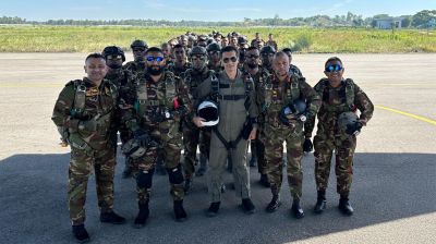 জাতীয় পতাকা হাতে প্যারাস্যুট জাম্প, গিনেস ওয়ার্ল্ড রেকর্ডসে বাংলাদেশ