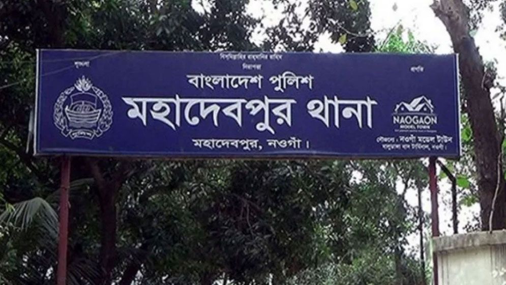 নওগাঁর মহাদেবপুরে ডাম্প ট্রাকের চাপায় ভ্যানের ৫ যাত্রী নিহত