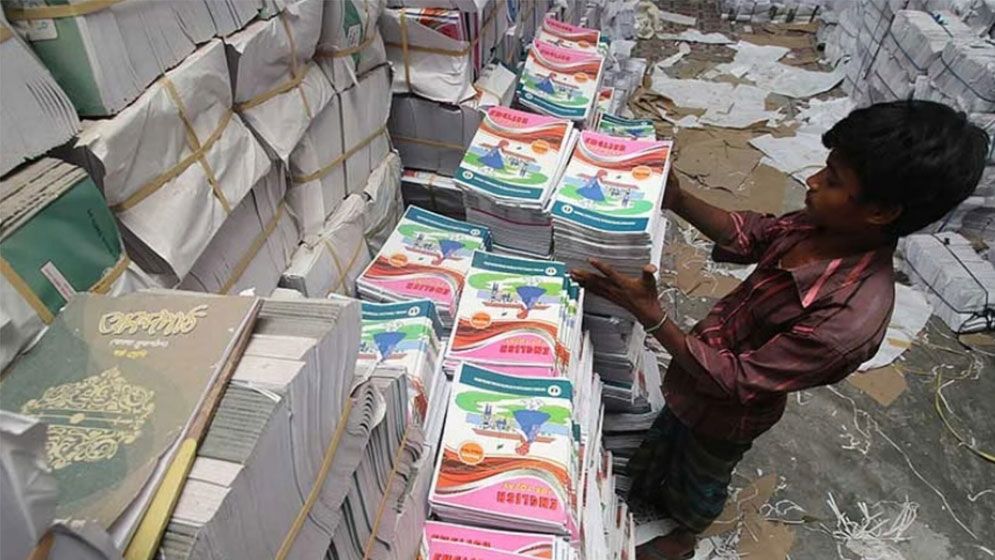 এক মাস পেরোলেও আটকে আছে ৩০ লাখের বেশি পাঠ্যবই