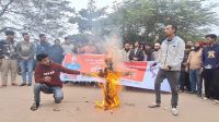 মোস্তাফিজকে অপমানের প্রতিবাদে কিশোরগঞ্জে সমাবেশসহ কুশপুত্তলিকা দাহ