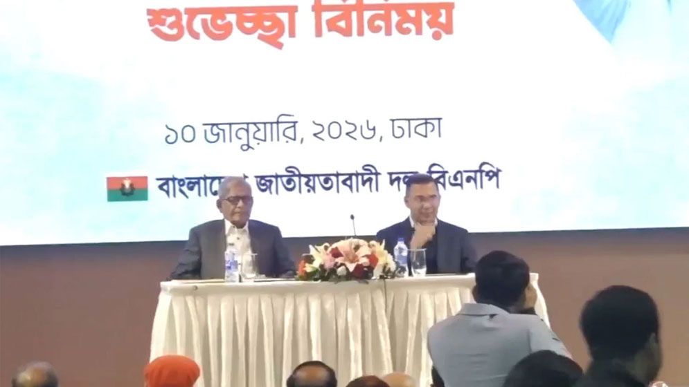 সাংবাদিকদের সঙ্গে শুভেচ্ছা বিনিময় করলেন বিএনপি চেয়ারম্যান তারেক রহমান