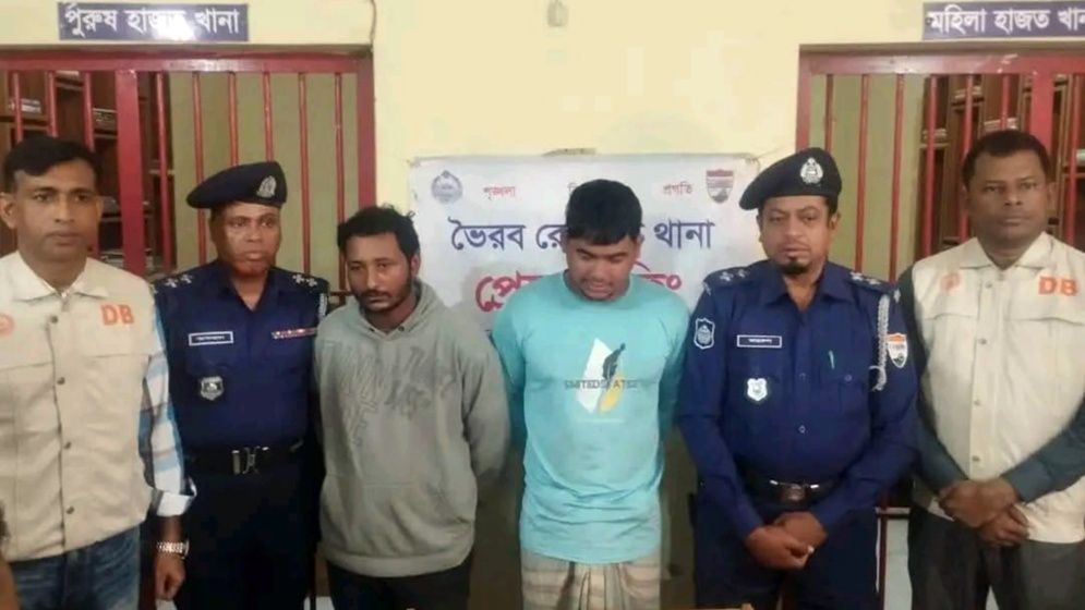 ট্রেনে কলেজশিক্ষার্থীকে খুনের ঘটনায় গ্রেপ্তার ২