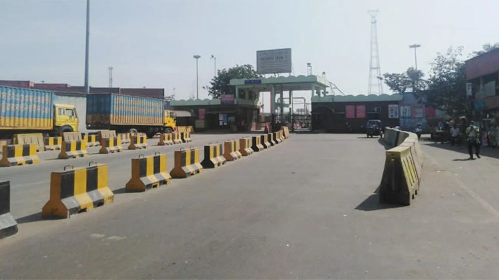 তিন দফা দাবিতে অচল চট্টগ্রাম বন্দর