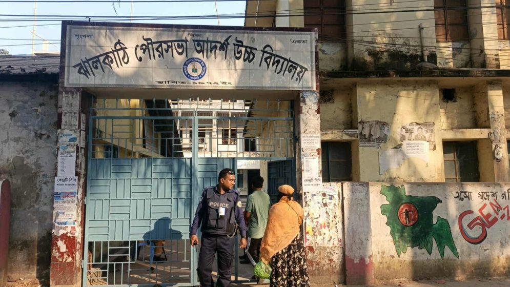 ব্যালটের ছবি তোলায় ভোটারের কারাদণ্ড