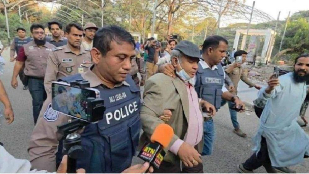 ধানমন্ডি ৩২ এ শ্রদ্ধা জানাতে আসা ঢাবি অধ্যাপকসহ আটক ৫