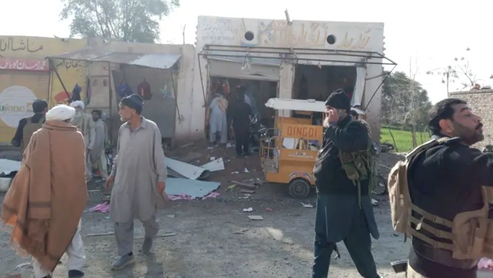 পাকিস্তানে বোমা বিস্ফোরণ, শিশুসহ বহু হতাহত