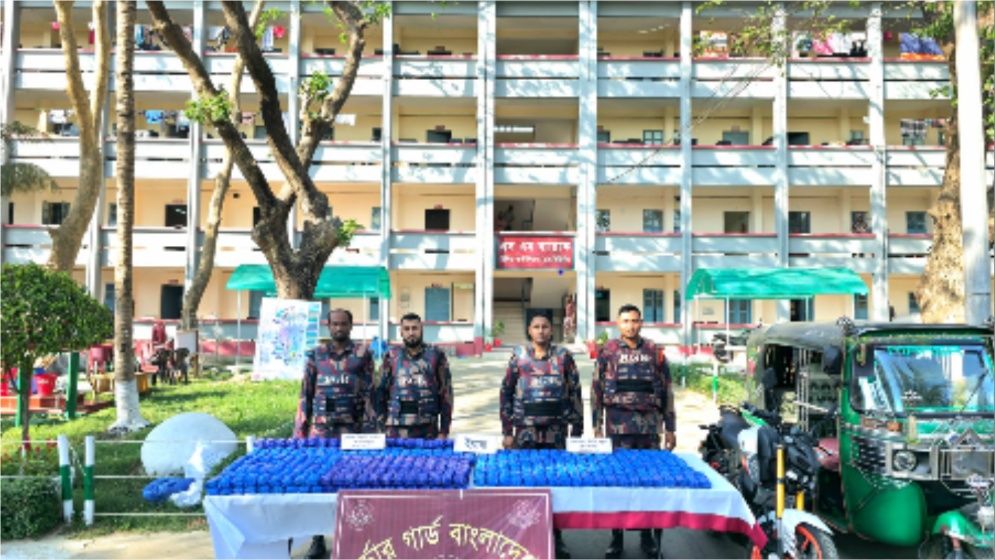 সীমান্তে চোরাকারবারির সঙ্গে বিজিবির গোলাগুলি, বিপুল ইয়াবা উদ্ধার