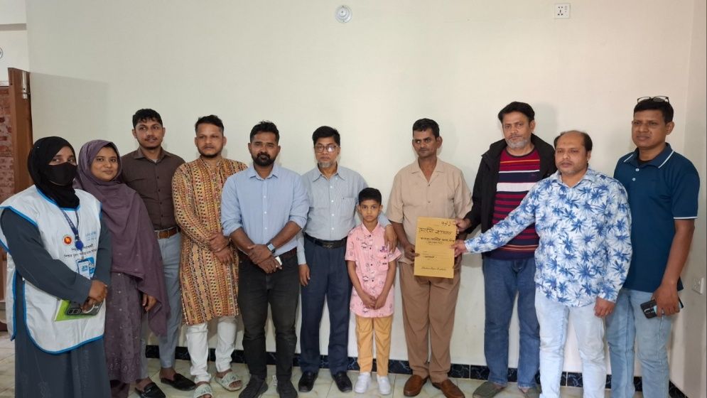 অবশেষে বাবার কোলে ফিরল শিশু মেহেদি