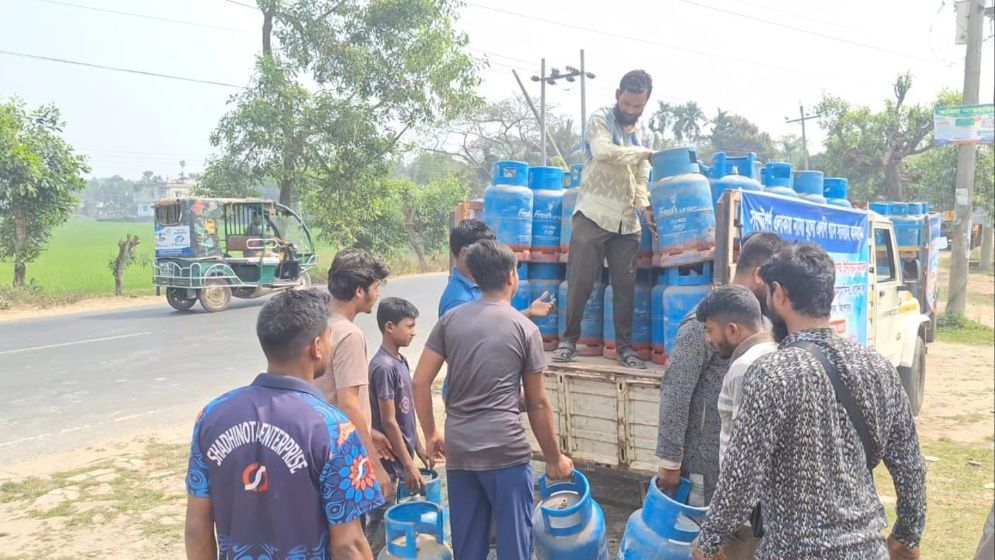 রমজান উপলক্ষে কিশোরগঞ্জে ন্যায্যমূল্যে এলপি গ্যাস সরবরাহে স্বস্তি