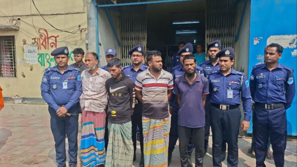 তরুণীকে বাবার কাছ থেকে ছিনিয়ে নিয়ে হত্যা, গ্রেপ্তার ৫