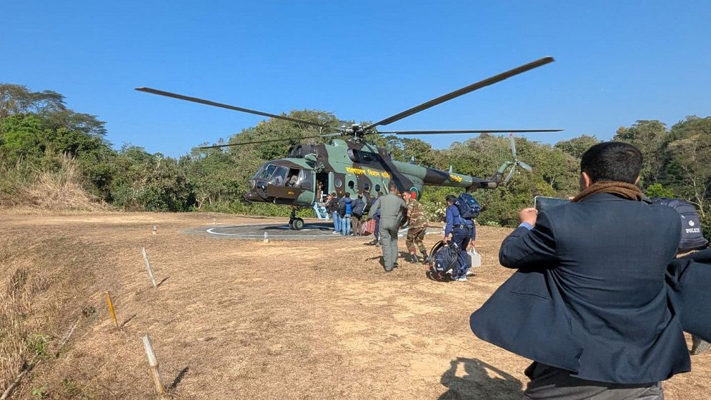 রাঙামাটির দুর্গম এলাকায় হেলিকপ্টারে নির্বাচনী সরঞ্জাম পাঠানো শুরু