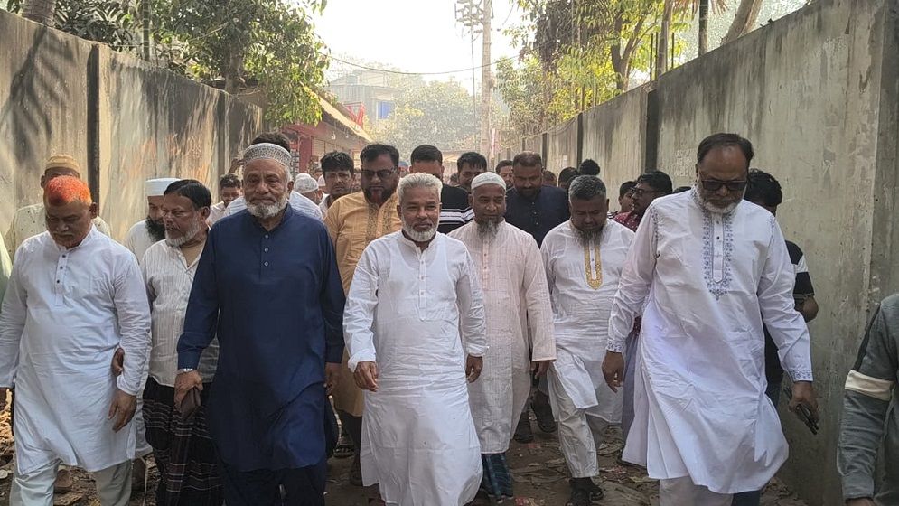 সোনারগাঁয়ে অগ্নিকাণ্ডে ক্ষতিগ্রস্তদের পাশে সংসদ  সদস্য মান্নান