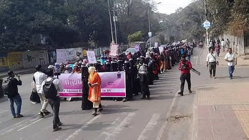 ঢাবিতে প্রথমবারের মতো ‘হিজাব র‍্যালি’