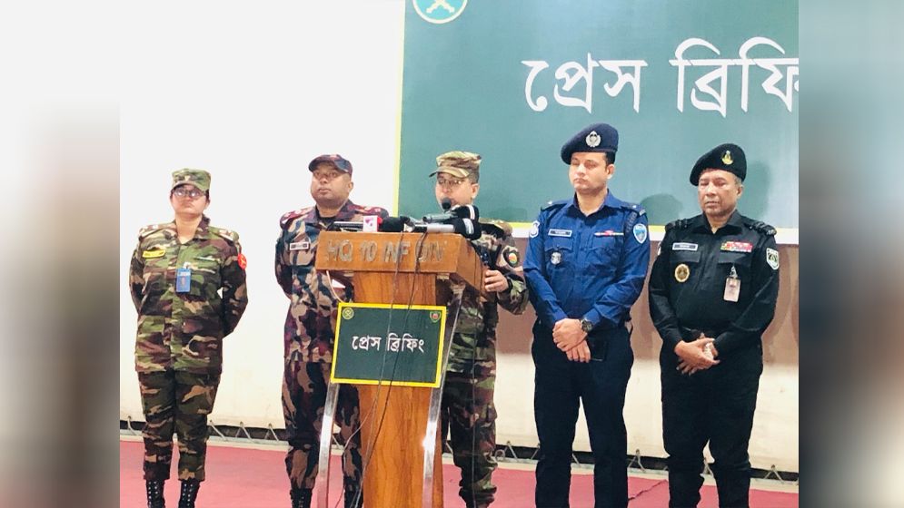 কক্সবাজারে সেনাবাহিনীর যৌথ অভিযানে গ্রেপ্তার ৮০