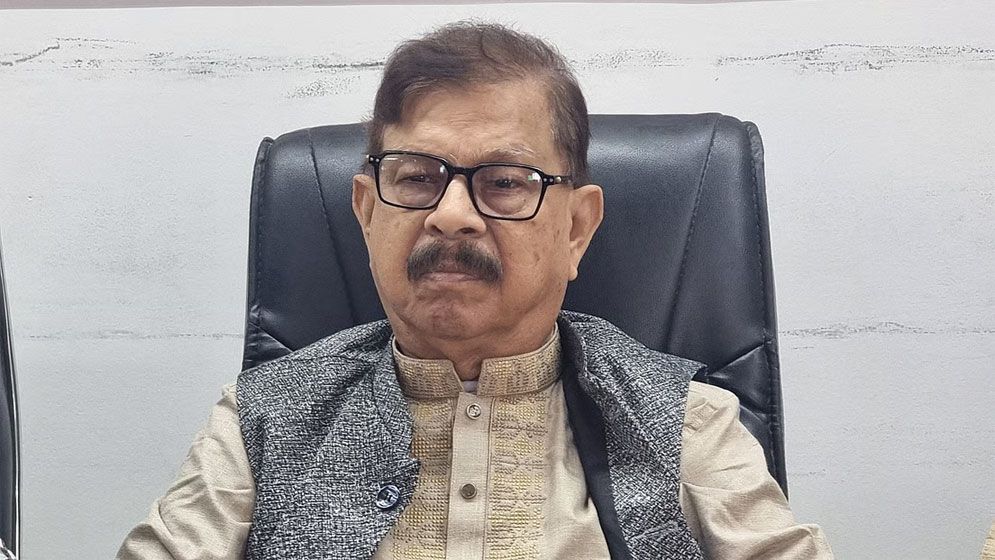 ভোটের তিন দিন আগে ঢাকা-১৮ থেকে সরে দাঁড়ালেন মান্না