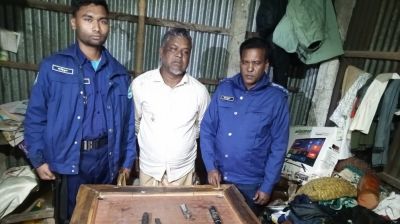 অষ্টগ্রামে বিদেশি পিস্তল ও বিপুল দেশীয় অস্ত্রসহ গ্রেপ্তার ১