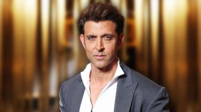 মায়ের জন্মদিনে বিশেষ উপহার দিলেন হৃতিক