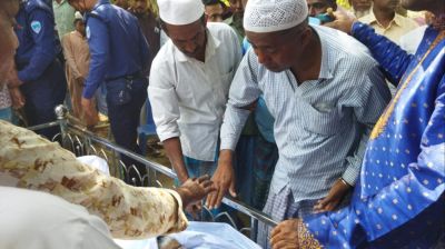 মায়ের মৃত্যুর দুদিন পর ফের প্যারোলে মুক্তি নিয়ে বাবার জানাজায় ২ ভাই