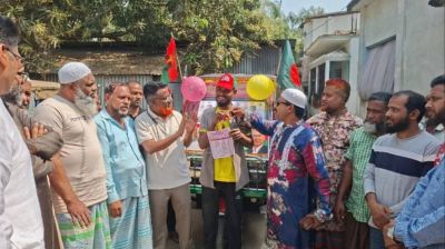অটোরিকশা উপহার দিয়ে প্রতিশ্রুতি রক্ষা করলেন এমপি মান্নান