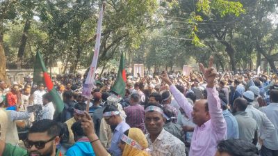 ৯ম পে-স্কেলের বাস্তবায়নের দাবিতে যমুনা ঘেরাও, টিয়ারগ্যাস নিক্ষেপ