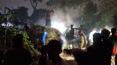 কিশোরগঞ্জে একরাতে তিন কৃষকের খড়ের গাদায় দুর্বৃত্তদের আগুন