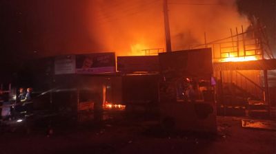 পূর্বাচলের নীলা মার্কেটে ভোরের আগুনে পুড়ল পাঁচ দোকান