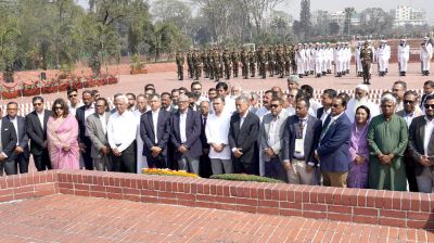 জাতীয় স্মৃতিসৌধে নতুন প্রধানমন্ত্রীর শ্রদ্ধা