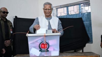 গুলশানে ভোট দিলেন প্রধান উপদেষ্টা ইউনূস