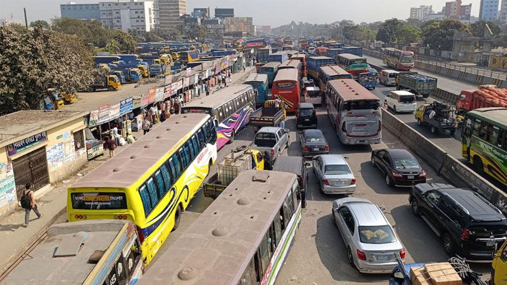 মদনপুরে ট্রাকের চাপ বাড়ায় ঢাকা-চট্টগ্রাম মহাসড়কে তীব্র যানজট