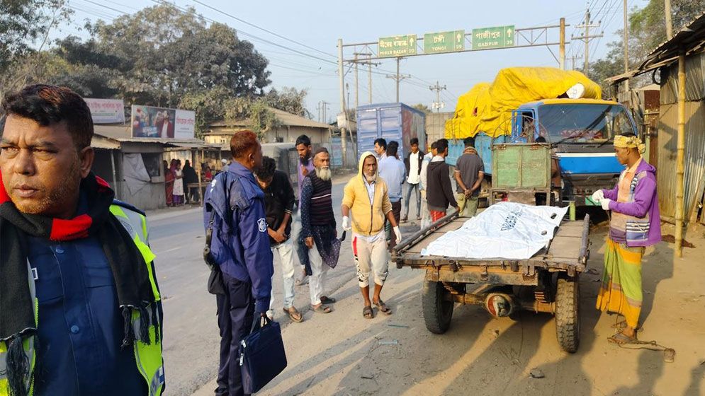 নরসিংদীতে কাভার্ডভ্যানের ধাক্কায় ট্রাকের হেলপার নিহত