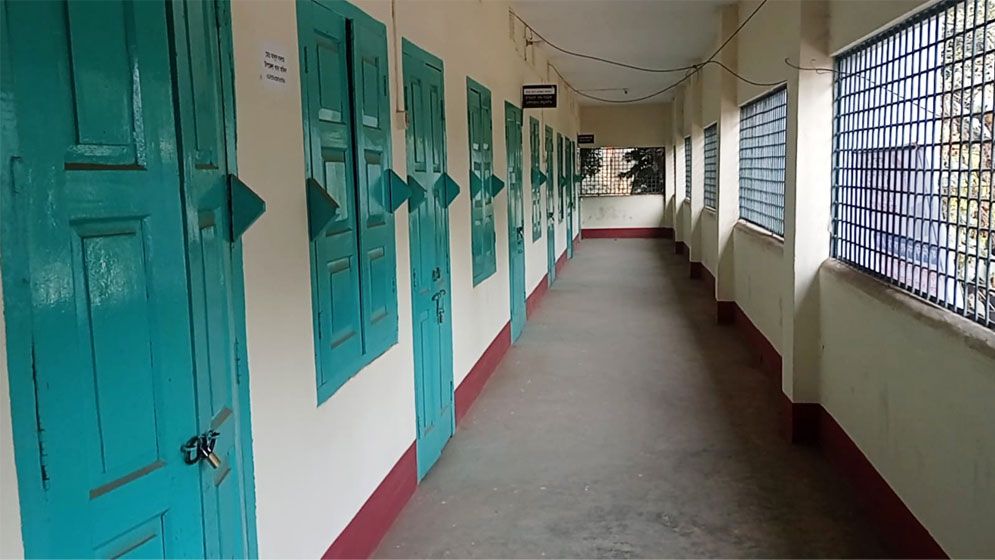 রাণীশংকৈলে সকাল ৯টার পরও তালাবদ্ধ একাধিক সরকারি দপ্তর