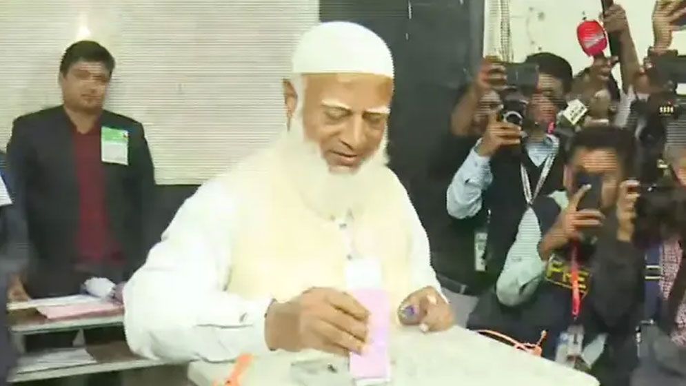 ভোট দিয়েছেন জামায়াতের আমির শফিকুর রহমান