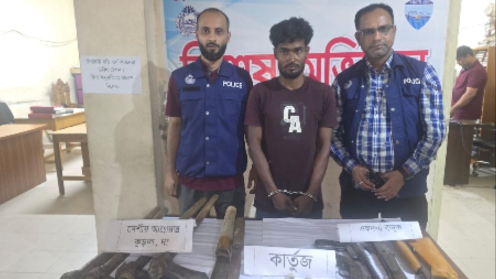 হাটহাজারীতে দেশীয় অস্ত্র ও গোলাবারুদ উদ্ধার, আটক ১