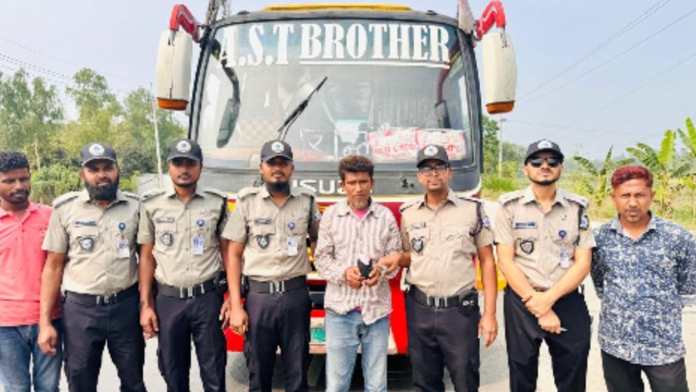 বগুড়ায় বাসে ২ হাজার ইয়াবাসহ একজন গ্রেপ্তার