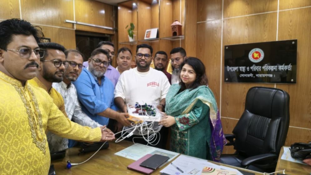 নিজস্ব অর্থায়নে স্বাস্থ্য কমপ্লেক্সে ইসিজি মেশিন দিলেন এমপি মান্নান