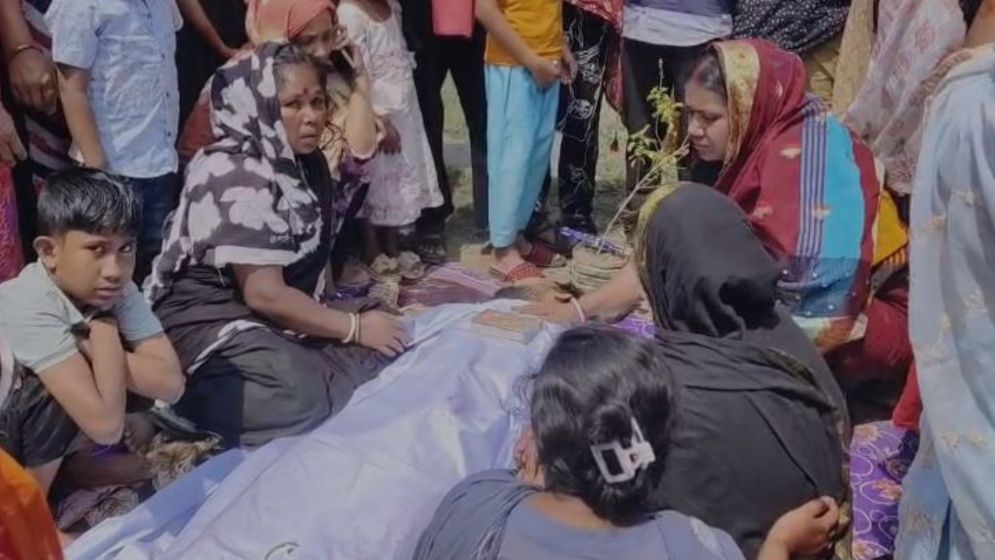 ফেনীতে দুর্ঘটনায় রূপগঞ্জের ২ বন্ধু নিহত, পরিবারে চলছে শোকের মাতম