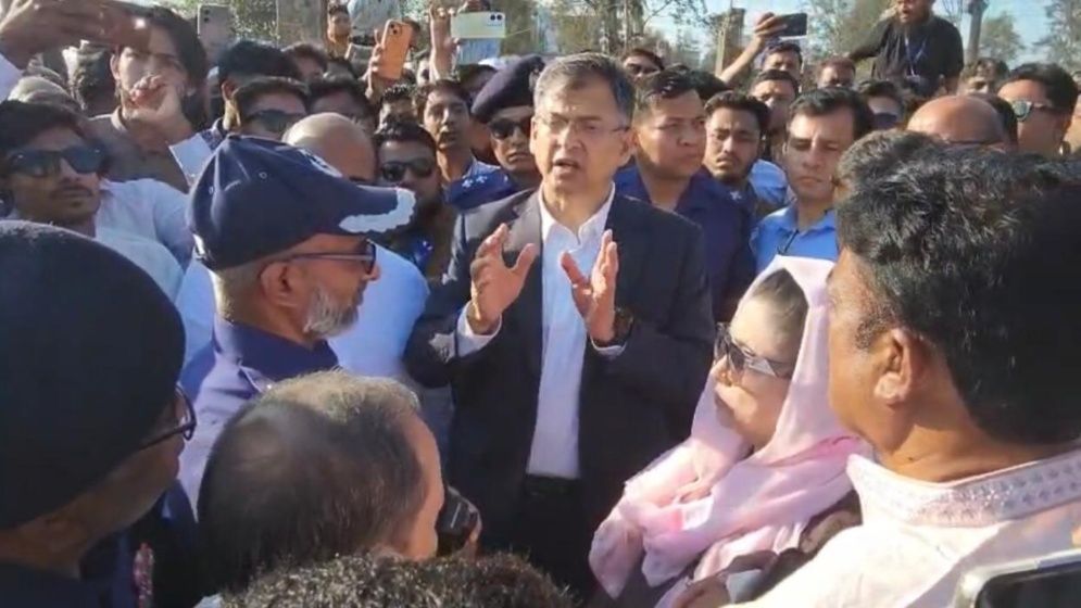 সমুদ্র সৈকতের বালিয়াড়ি যেন পুনরায় দখল না হয় : স্বরাষ্ট্রমন্ত্রী