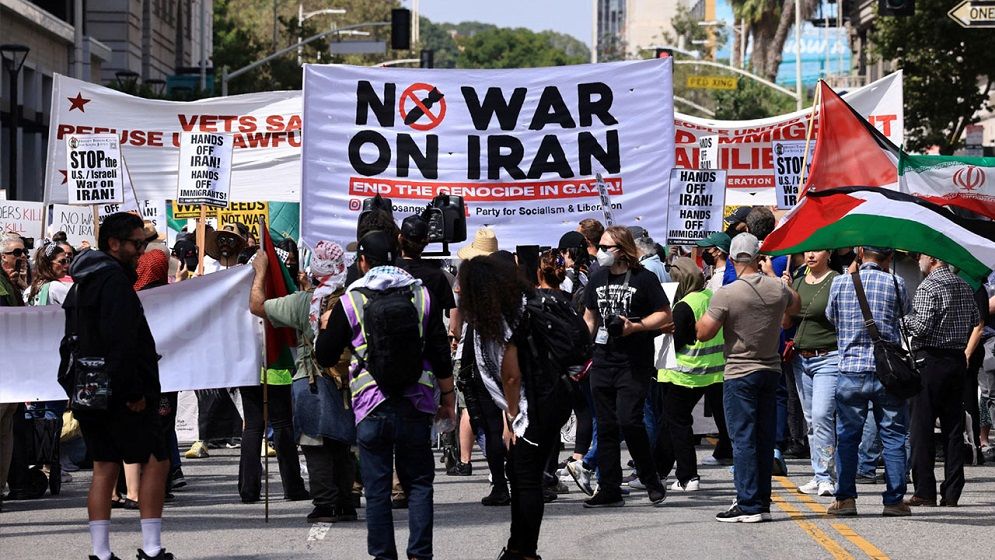 ইরানে হামলার প্রতিবাদে যুক্তরাষ্ট্রজুড়ে বিক্ষোভ