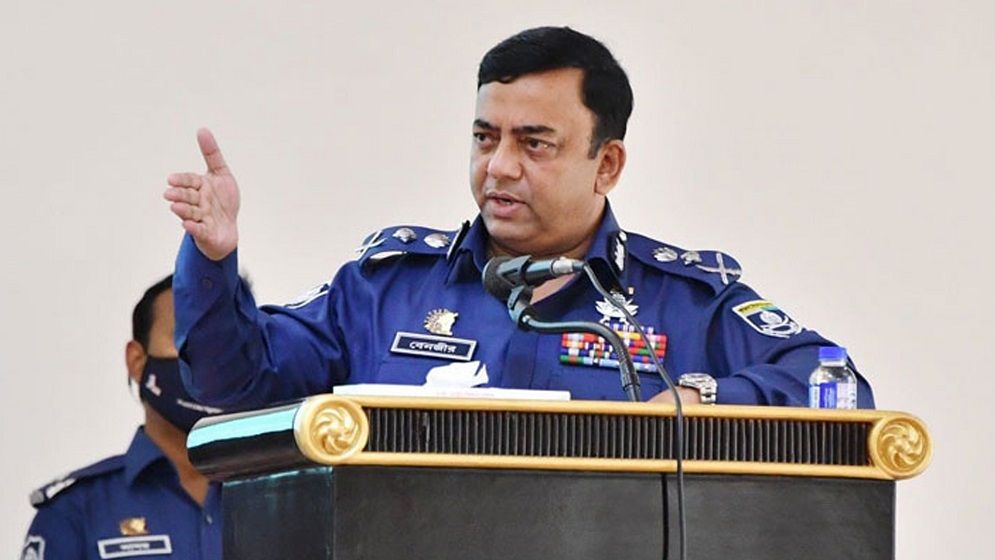 বেনজীর আহমেদের বিরুদ্ধে গ্রেফতারি পরোয়ানা