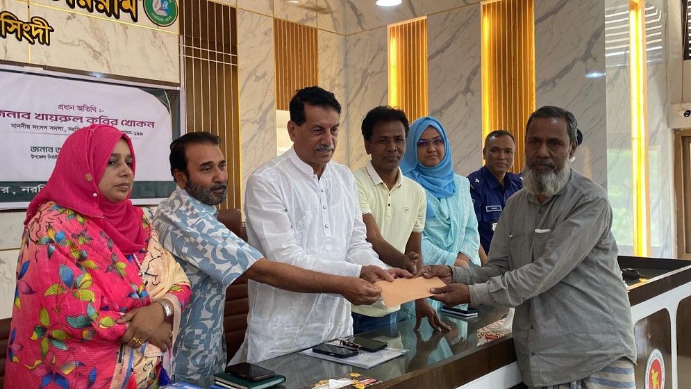 ঈদের আনন্দ সবার মাঝে ছড়িয়ে দিতে সরকার দরিদ্র জনগোষ্ঠীর পাশে রয়েছে: খায়রুল কবির খোকন