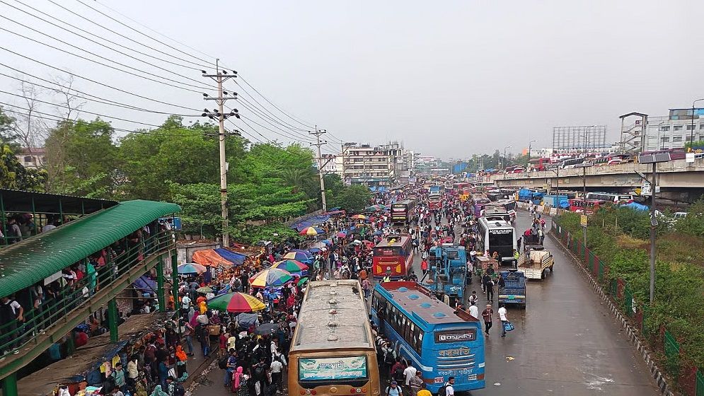 গাজীপুরে ২০ কিলোমিটার তীব্র যানজট, দুর্ভোগে ঘরমুখো মানুষ