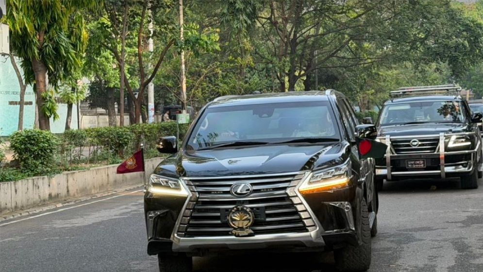 প্রধানমন্ত্রী হিসেবে তারেক রহমানের গাড়িতে প্রথমবার জাতীয় পতাকা